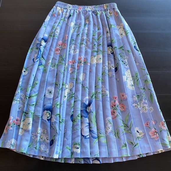 Vintage Skirt 8 Petite 90s Floral Pleated Midi Cottagcore Coquette soft feminine - Picture 3 of 5